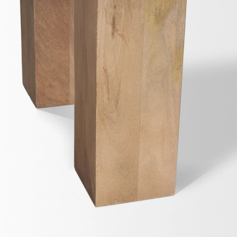 Credenza in legno chiaro a 3 ante con struttura in legno di mango e gestione dei cavi